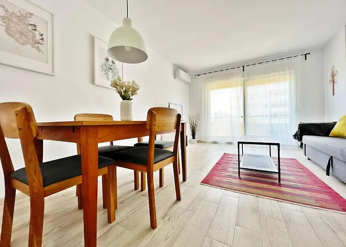 Primera Linea De Playa Nuevo Y Luminoso