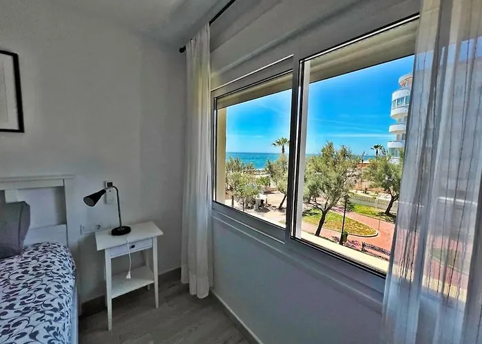 Primera Linea De Playa Nuevo Y Luminoso