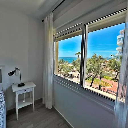 Primera Linea De Playa Nuevo Y Luminoso